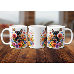 Dárkový hrnek Štěně v kvítí trpasličí pinč - bílý, s možností vlastního textu